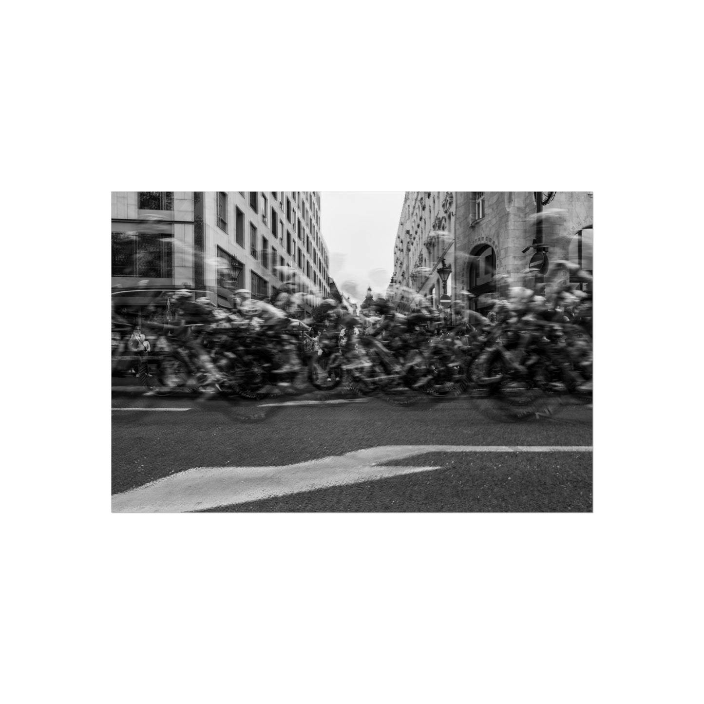 "Giro" - Urban Action Fine Art Posters, Black and White Wall Art, Home Decor for Cyclists, Modern Minimalist, Gift for Bikers