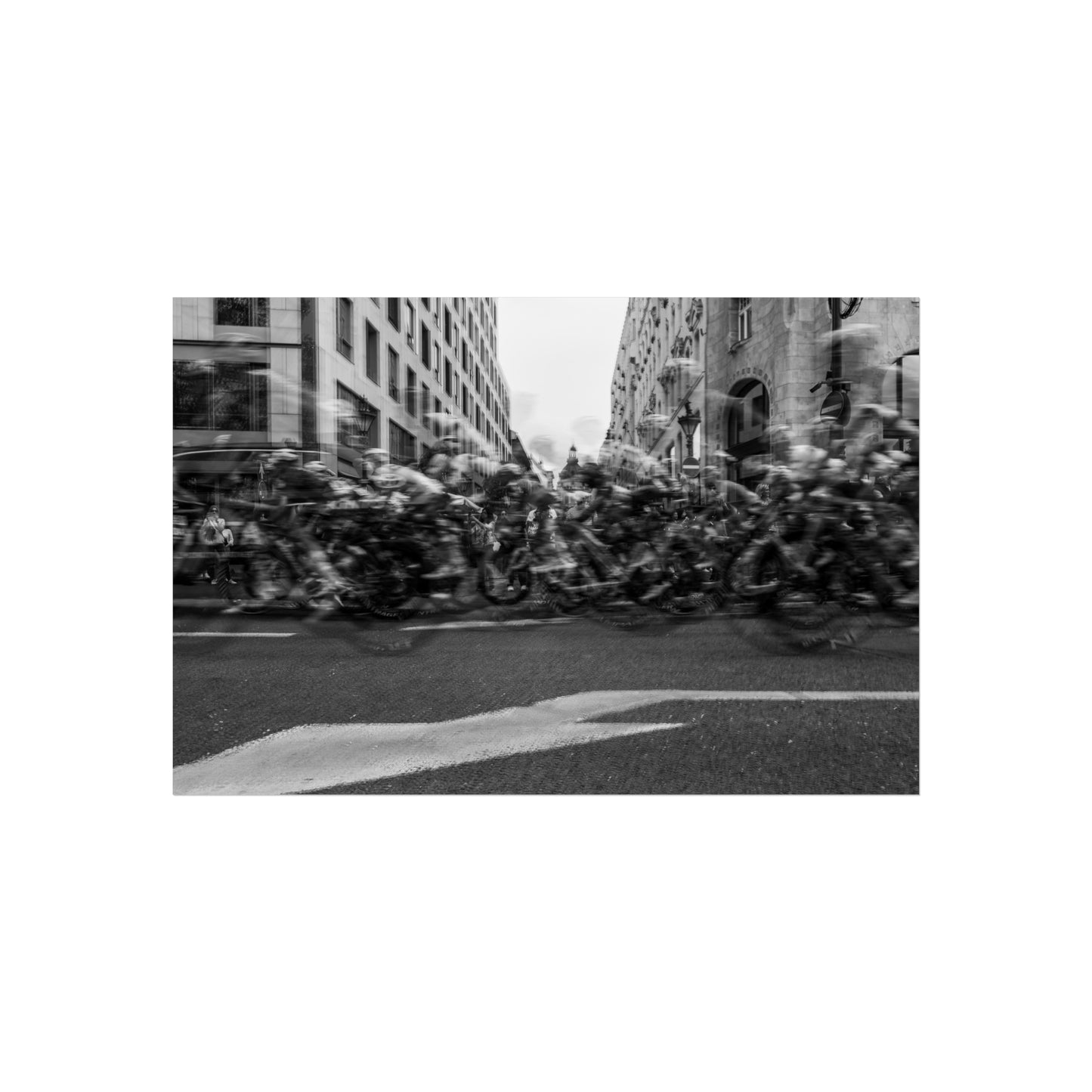 "Giro" - Urban Action Fine Art Posters, Black and White Wall Art, Home Decor for Cyclists, Modern Minimalist, Gift for Bikers