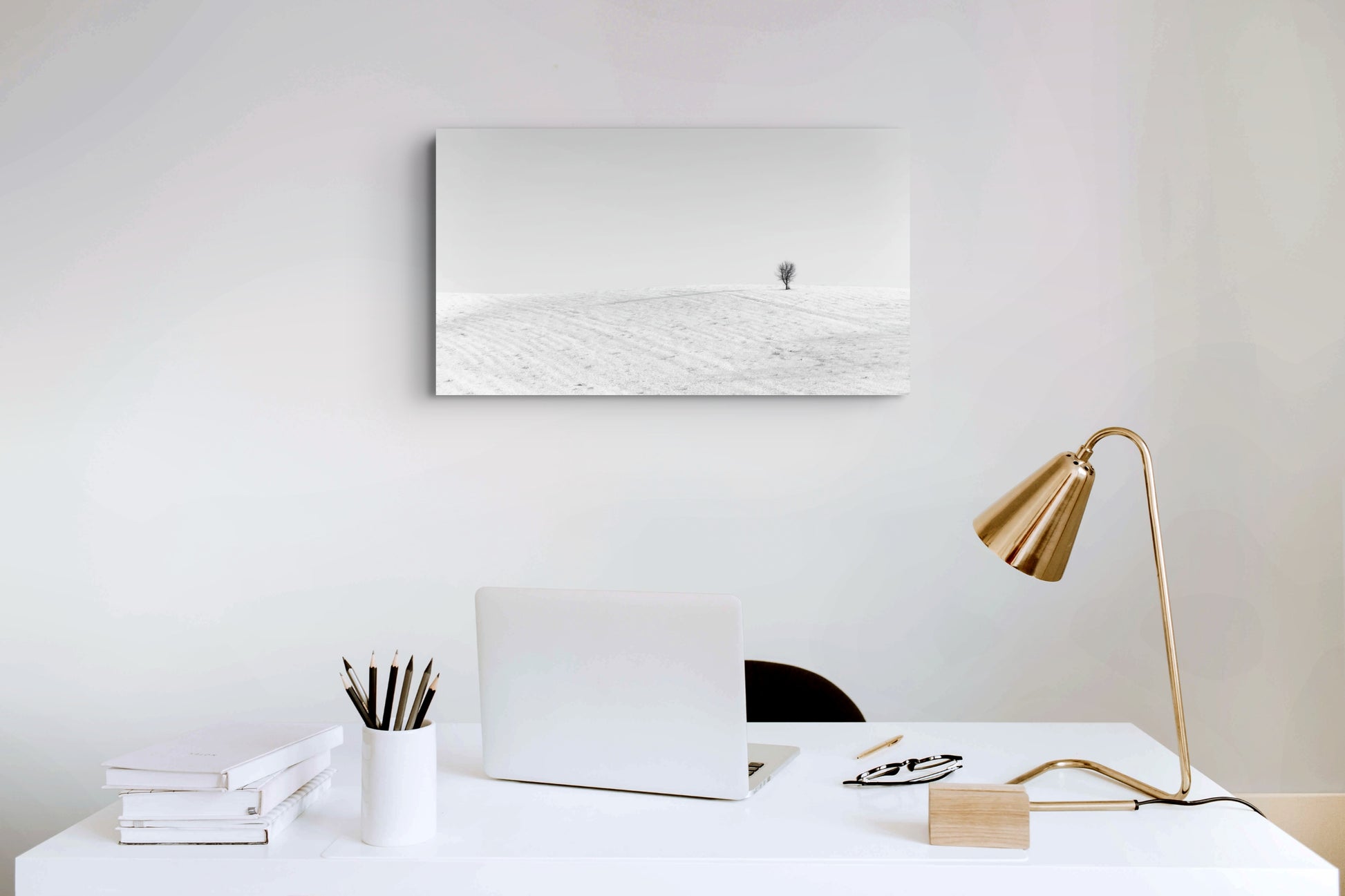 Minimalista téli tájkép vászonképen dolgozószobában